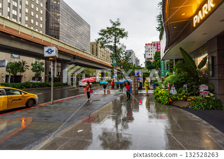 台北市，台北公園飯店，大安地鐵站對面，復興南路一段 132528263