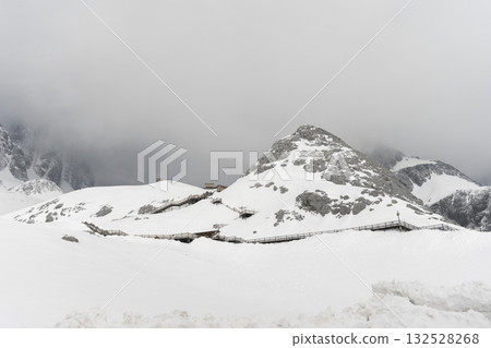 Beautiful view of Jade Dragon Snow Mountain (or Mt. Yulong) in Yulong Naxi Autonomous County, Lijiang, in Yunnan province, China. Beautiful view of Jade Dragon Snow Mountain (or Mt. Yulong) in Yulong Naxi Autonomous County, Lijiang, in Yunnan province, China. 132528268
