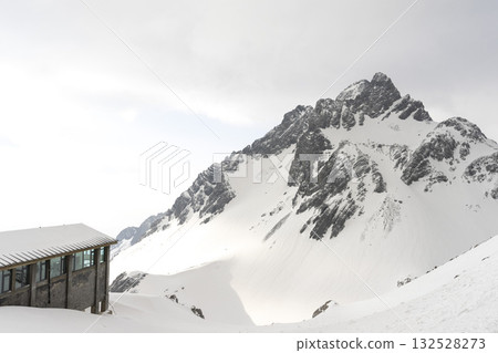 Beautiful view of Jade Dragon Snow Mountain (or Mt. Yulong) in Yulong Naxi Autonomous County, Lijiang, in Yunnan province, China. Beautiful view of Jade Dragon Snow Mountain (or Mt. Yulong) in Yulong Naxi Autonomous County, Lijiang, in Yunnan province, China. 132528273