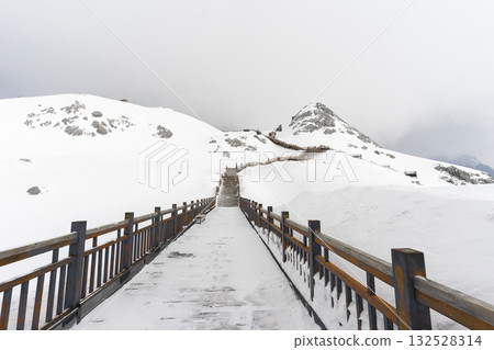 Lijiang, China - April 10, 2024 : Crowd of tourist sightseeing on Jade dragon snow mountain in Lijiang, China on April 10, 2024. 132528314