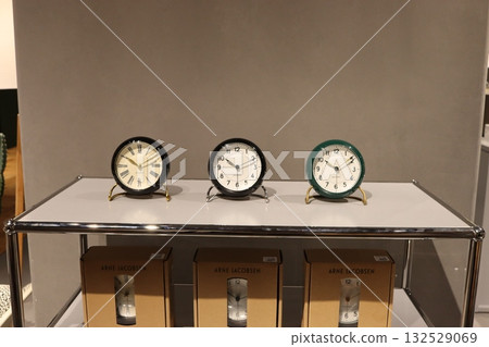 三兄弟守表 三兄弟守表 132529069