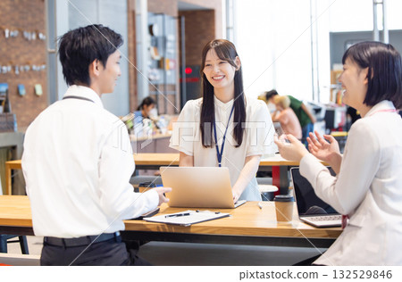 Business person having a meeting 132529846
