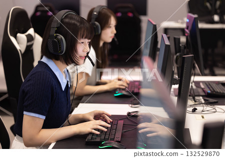 Women enjoying e-sports and online games 132529870