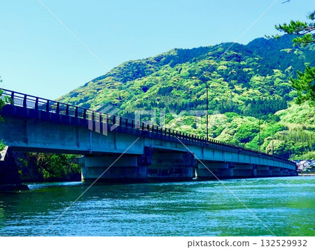 The bridge seen from the Hagi Hakkei sightseeing boat The bridge seen from the Hagi Hakkei sightseeing boat 132529932