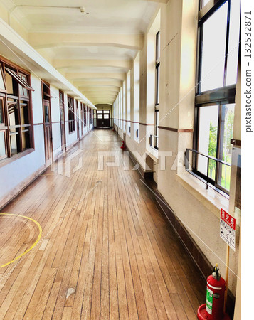 Noisy elementary school corridor Noisy elementary school corridor 132532871