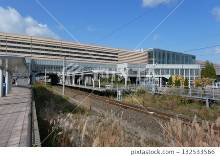 Ou Main Line platform at Shin-Aomori Station (Aomori City, Aomori Prefecture) Ou Main Line platform at Shin-Aomori Station (Aomori City, Aomori Prefecture) 132533566