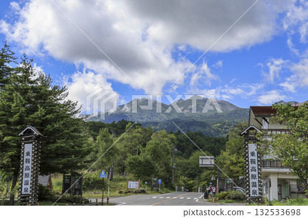 日本乘鞍高原溫泉和美麗的山脈景色 132533698