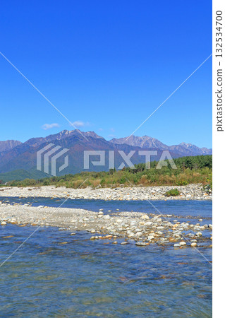 信濃大町山景：北阿爾卑斯山秋季景色，後立山山脈 132534700