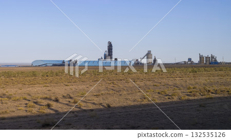 建在哈薩克廣袤草原上的水泥廠/漢套水泥廠 132535126