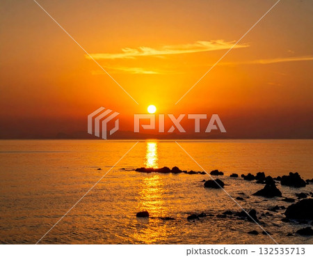 【AI生成影像】壯麗的海景日落 132535713