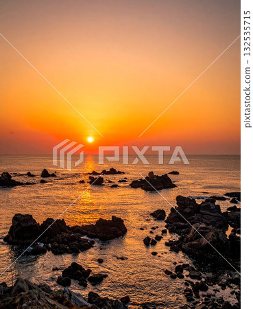 【AI生成影像】壯麗的海景日落 132535715