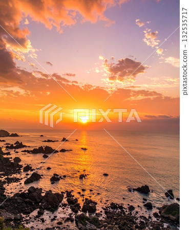 【AI生成影像】壯麗的海景日落 132535717