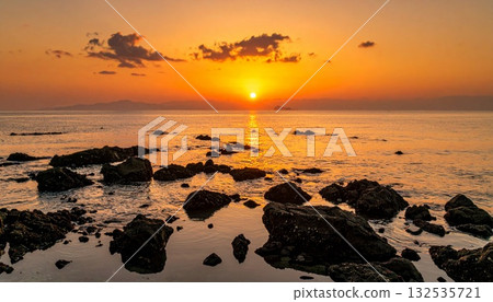 【AI生成影像】壯麗的海景日落 132535721