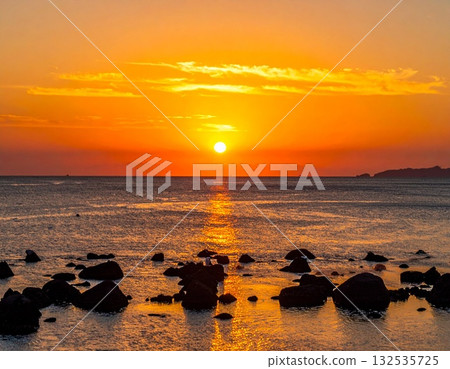 【AI生成影像】壯麗的海景日落 132535725