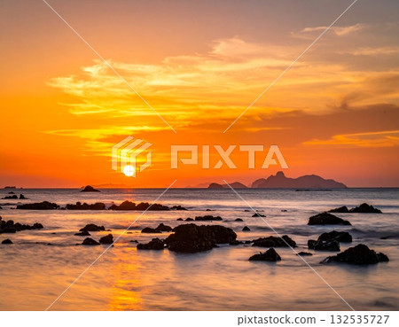 【AI生成影像】壯麗的海景日落 132535727