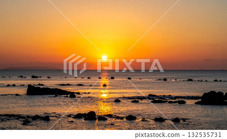 【AI生成影像】壯麗的海景日落 132535731