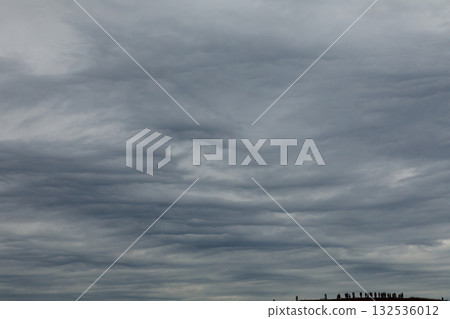 多雲的天空 多雲的天空 132536012