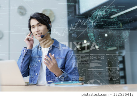 DX數位影像：一位年輕男子正在辦公桌前操作電腦。照片由Sky Perfect東京媒體中心提供。 132536412