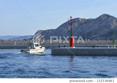 Baska pier 132536961