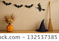 網路會議背景：萬聖節（南瓜燈+乾燥花+女巫掃帚+花圈） 132537385