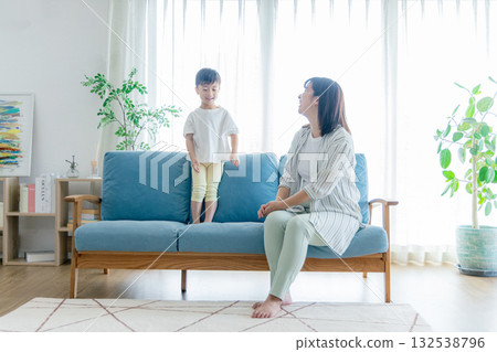 孩子和媽媽玩耍 132538796