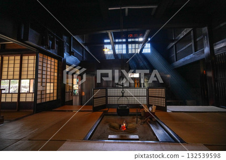 中山道妻籠宿脅本陣奧谷壁爐和光線 中山道妻籠宿脅本陣奧谷壁爐和光線 132539598