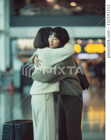 hug, love, woman 132541313