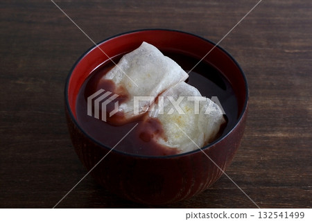 Oshiruko with grilled rice cakes on the table background 132541499