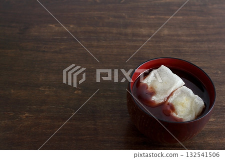 Oshiruko with grilled rice cakes on the table background 132541506
