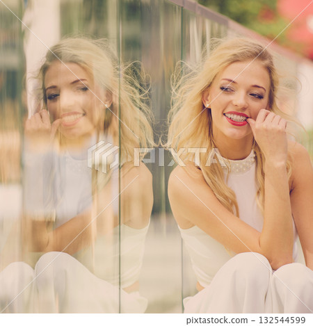 Fashionable woman in city Fashionable woman in city 132544599