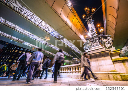 Let's take a look at the Tokyo cityscape in Japan! Businessmen and women coming and going through Nihonbashi after work...towards a new era 132545301