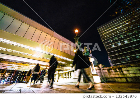 Let's take a look at the Tokyo cityscape in Japan! Businessmen and women coming and going through Nihonbashi after work...towards a new era 132545976