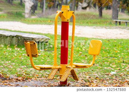 Outdoor exercise equipment for autumn 132547880
