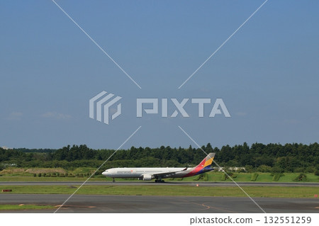 Asiana Airlines plane taking off from Narita Airport, overseas travel, Korean travel, inbound 132551259