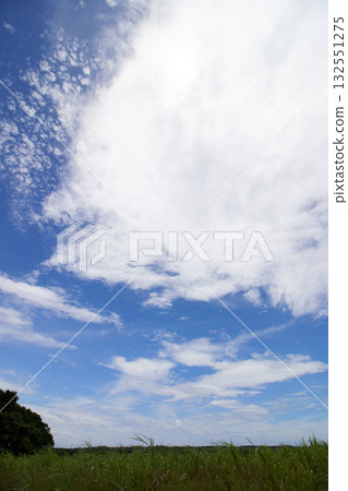 天空雲量適中(垂直圖)1 天空雲量適中(垂直圖)1 132551275