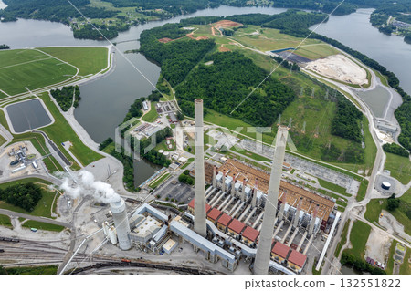 Large thermal Kingston power plant in Roane County near Kingston, Tennessee. Coal used as fossil fuel for electric energy production in American grid 132551822