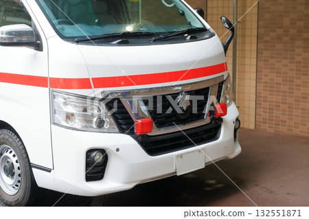 救護車 救護車 132551871