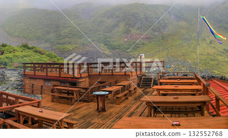 北阿爾卑斯山，秋季的唐澤冰鬥，雨水浸透的唐澤小屋露台 132552768