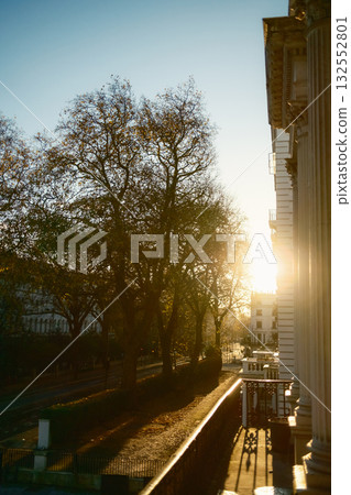 Sun Shining Over The Residential Building In London 132552801