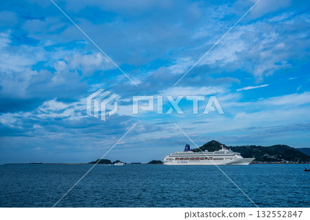 Nagasaki Port Passenger Ship Arrival (Piano Land) From Yanagi Pier [Nagasaki City] 132552847