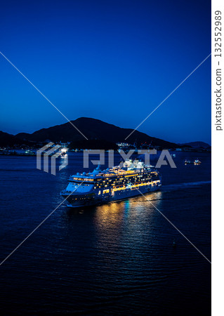 長崎港遊輪（星航號）抵達夜景，從女神橋上眺望燈光璀璨的景象 [長崎市] 132552989