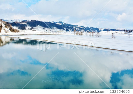 Shinano river winter scenery Shinano river winter scenery 132554695