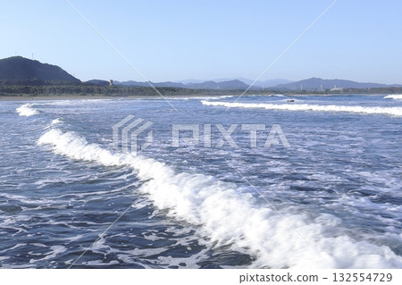 波浪和湧浪形狀 波浪和湧浪形狀 132554729