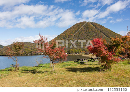 秋天的榛名山、榛名湖和榛名富士山 132555160