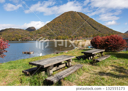 秋天的榛名山、榛名湖和榛名富士山 秋天的榛名山、榛名湖和榛名富士山 132555173