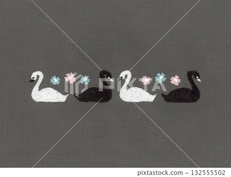 Embroidered decoration of swans and black swans Embroidered decoration of swans and black swans 132555502