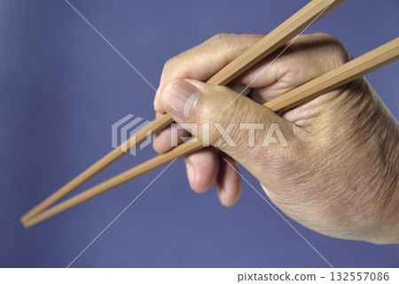 Close up of an old man's hands Close up of an old man's hands 132557086