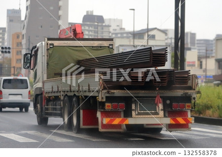 卡車運輸板樁 卡車運輸板樁 132558378