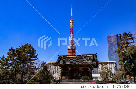 Nitenmon Gate of the former Yushoin Mausoleum and Tokyo Tower / 3-3 Shibakoen, Minato-ku, Tokyo 132558405