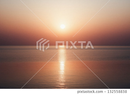 在海上日落 132558838